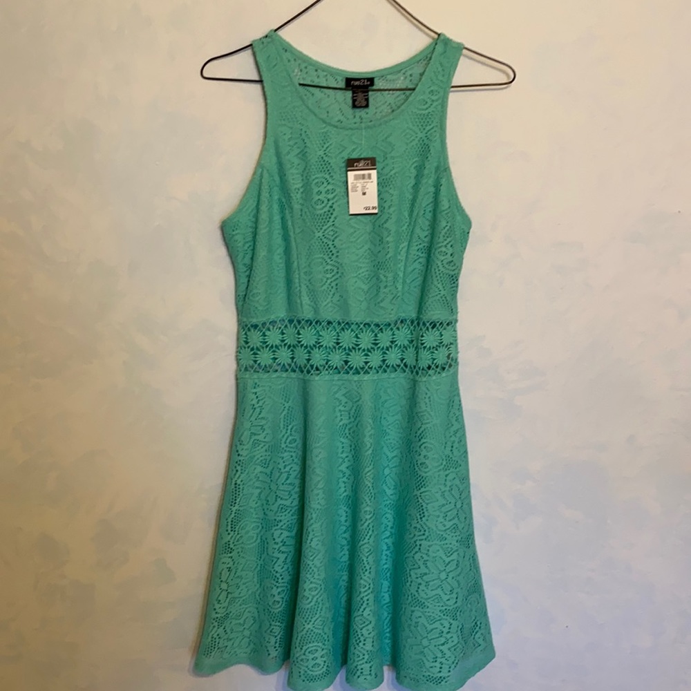 Rue 21 dress lace middle